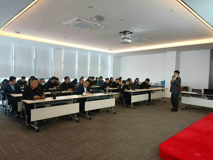 集團(tuán)公司舉辦合同實(shí)務(wù)法律知識專題培訓(xùn)